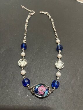 Picturesque Glass Beaded Pearl Necklace